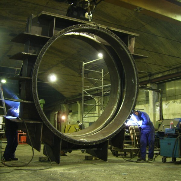 Electrowelded steel gate valve DN 3000 for exhaust gases ILVA Taranto Italy Welding